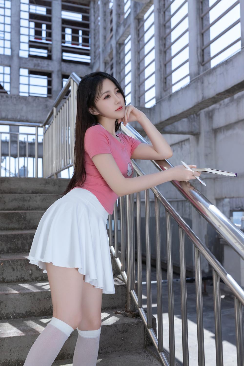 鱼子酱《天台少女》原版写真 [120P-1.01G]