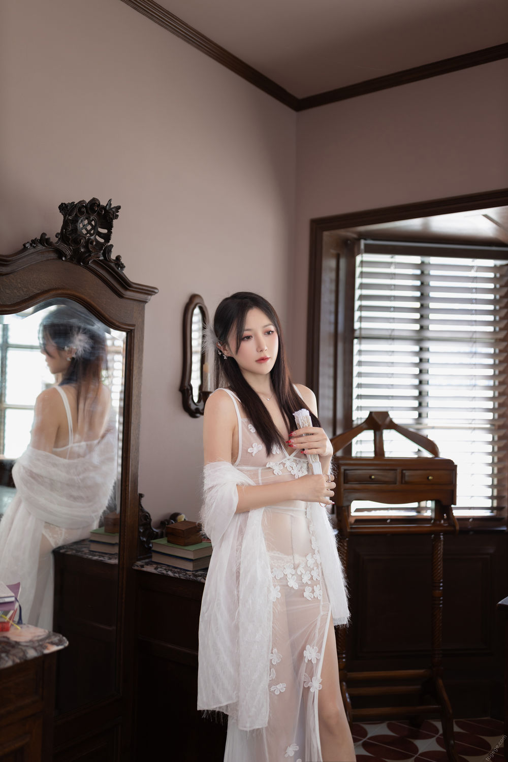 鱼子酱《蔷薇》原版写真 [120P-1.43G]