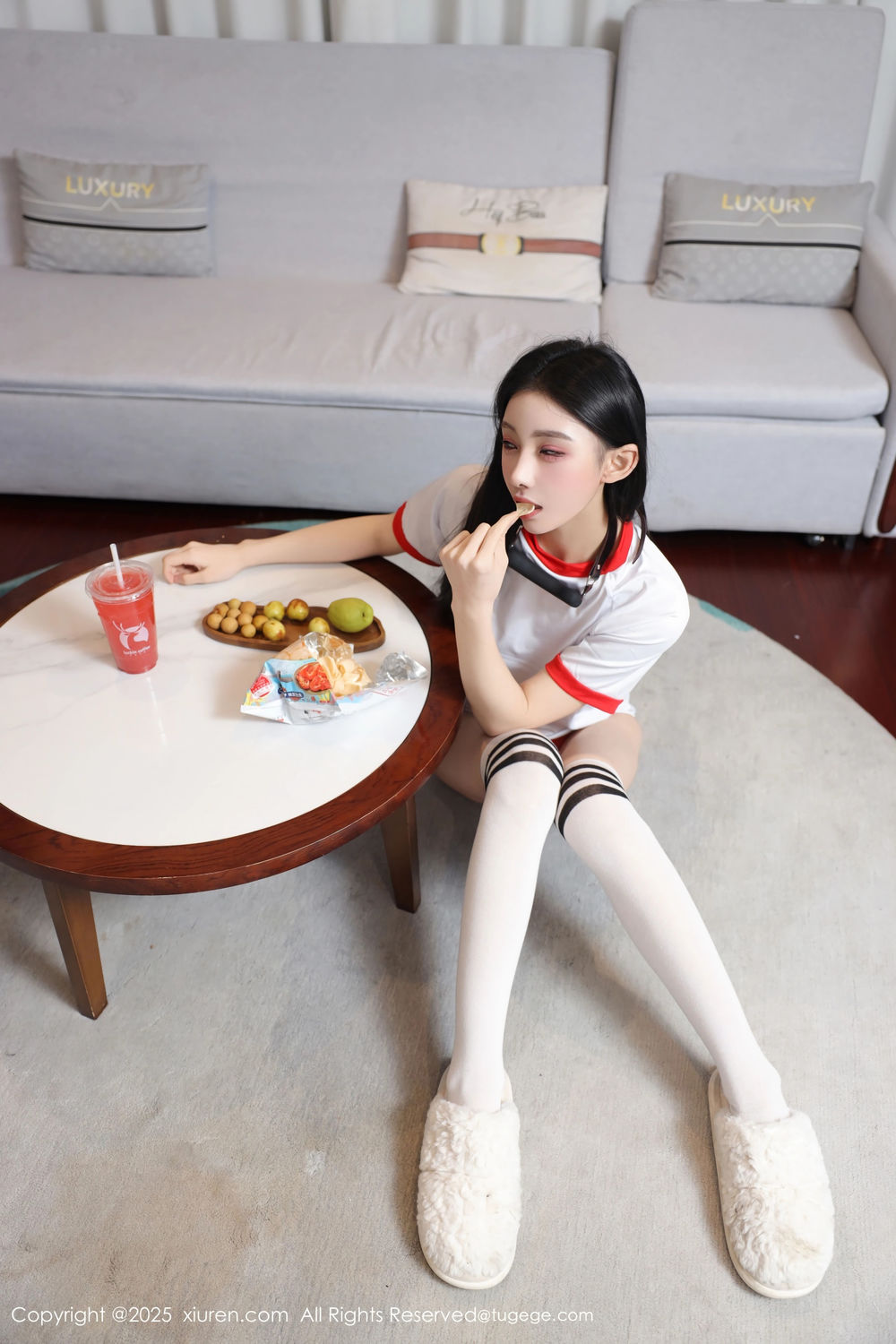 [XiuRen秀人网] 2025.12.16 No.11110 许微微呀 [86+1P]