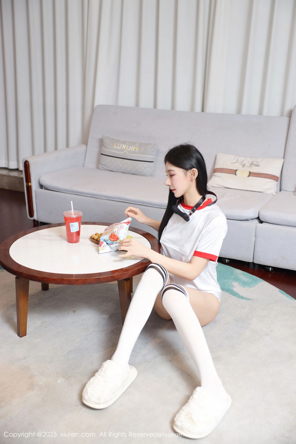 [XiuRen秀人网] 2025.12.16 No.11110 许微微呀 [86+1P]