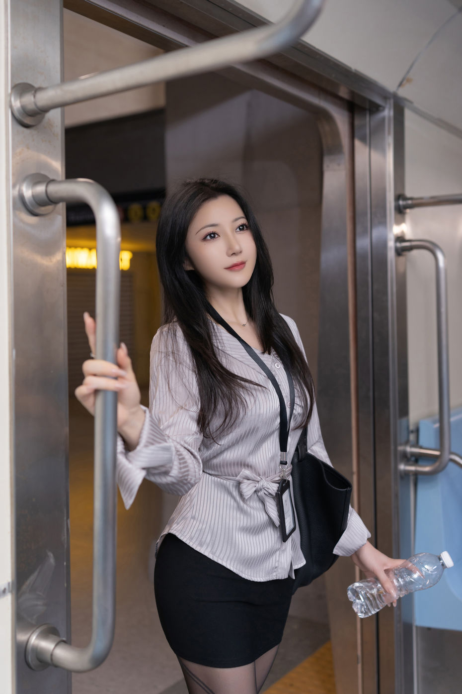 鱼子酱《催眠地铁》原版写真 [120P-1.3G]
