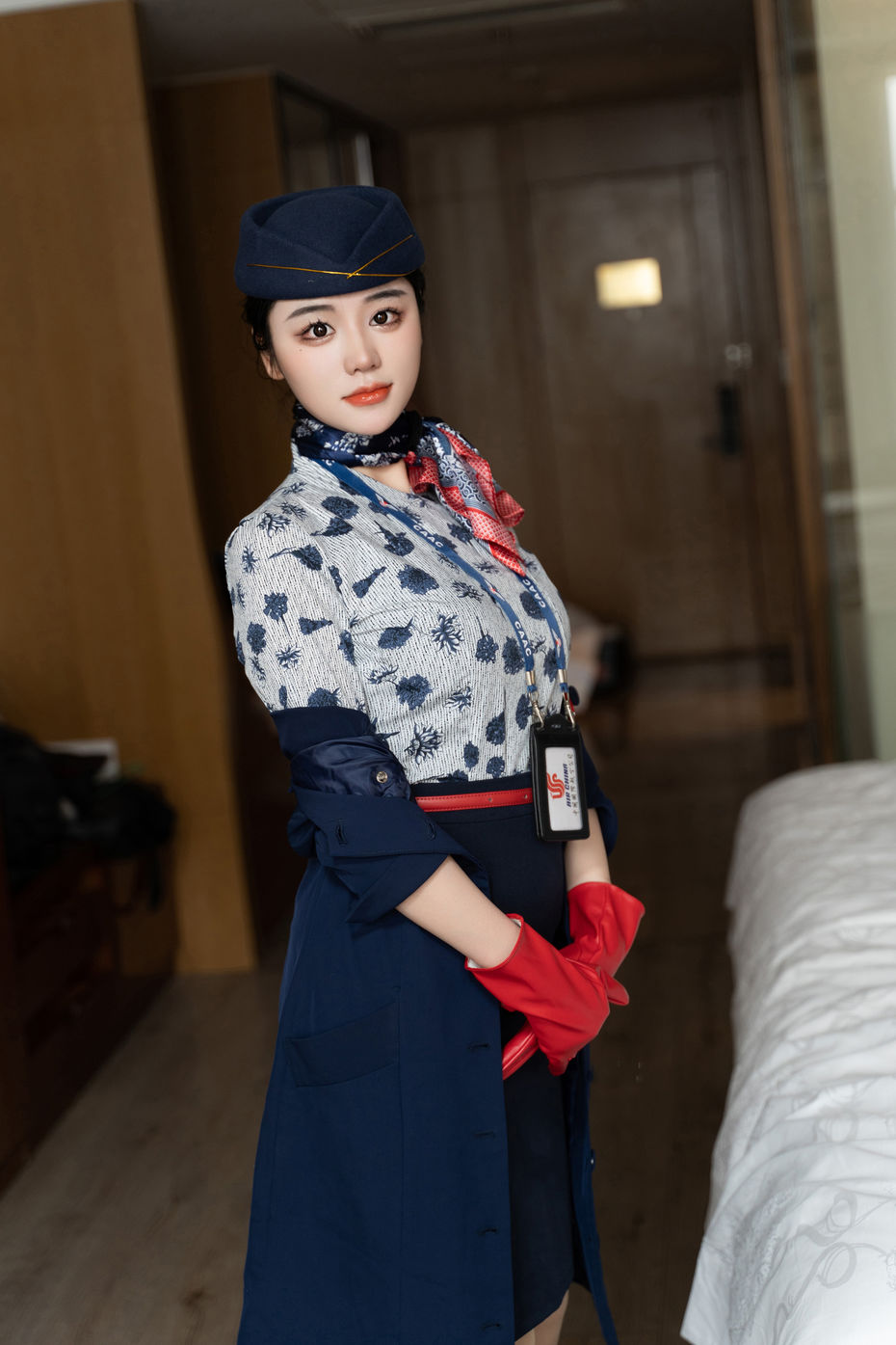 607004汐汐爱吃草莓《青花空姐制服》原版写真