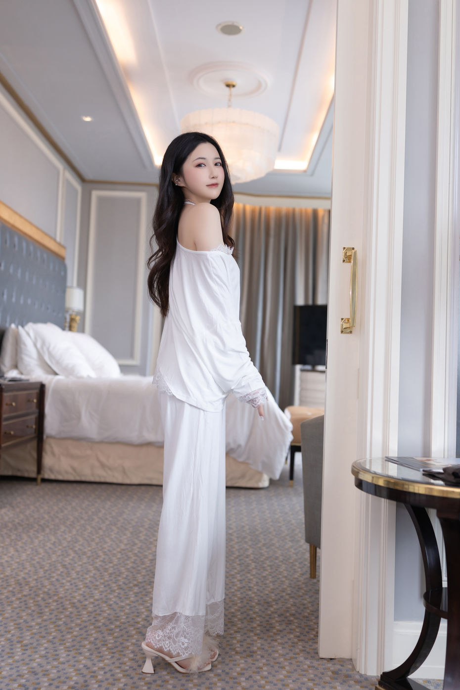 鱼子酱 《温柔姐姐》原版写真 [120P-1.21G]