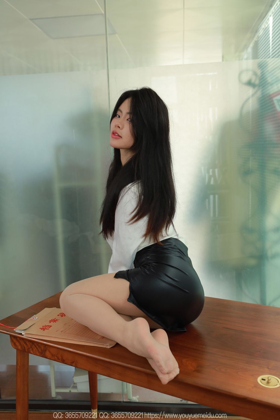 [IESS异思趣向] 2025.03.19 丝享家 2005 兔兔《白色OL（下）》[79P-62.3M]