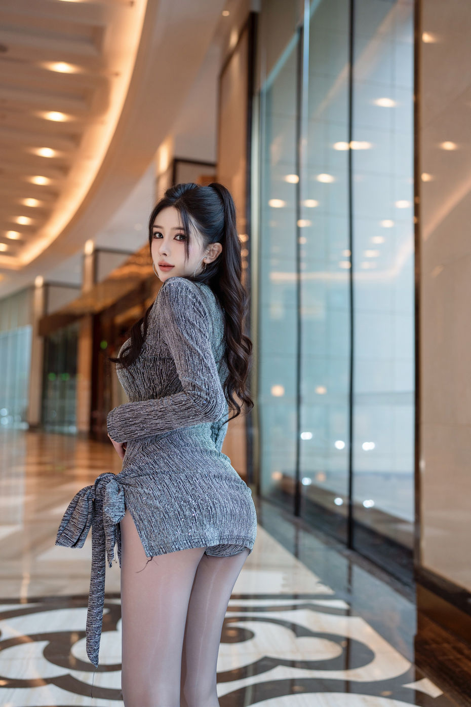 李丽莎《开裆黑丝诱惑》原版写真 [90P-933MB]