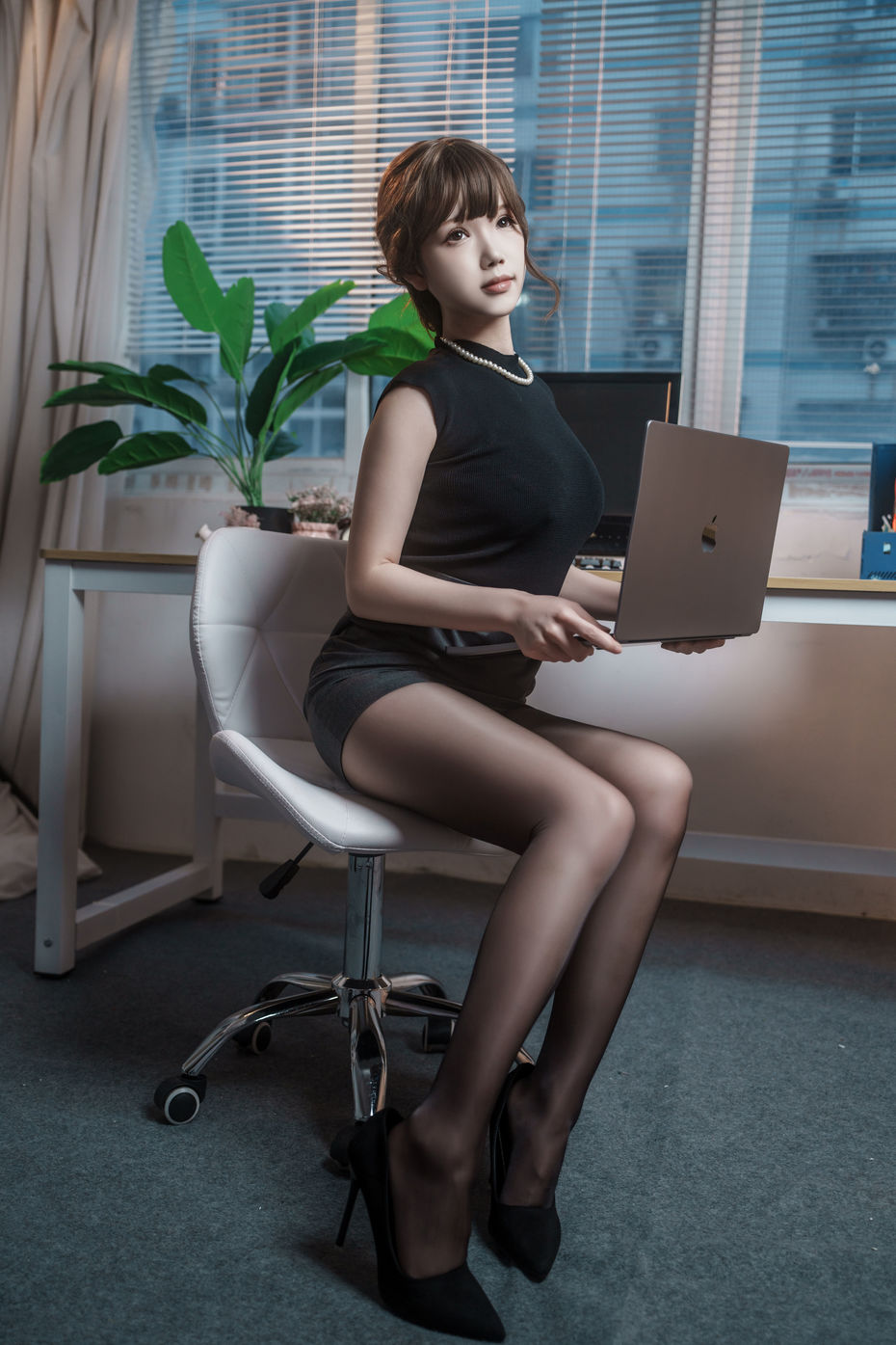 雪晴Astra NO.073 年纪不大的上司姐姐 [70P1V-1.65GB]